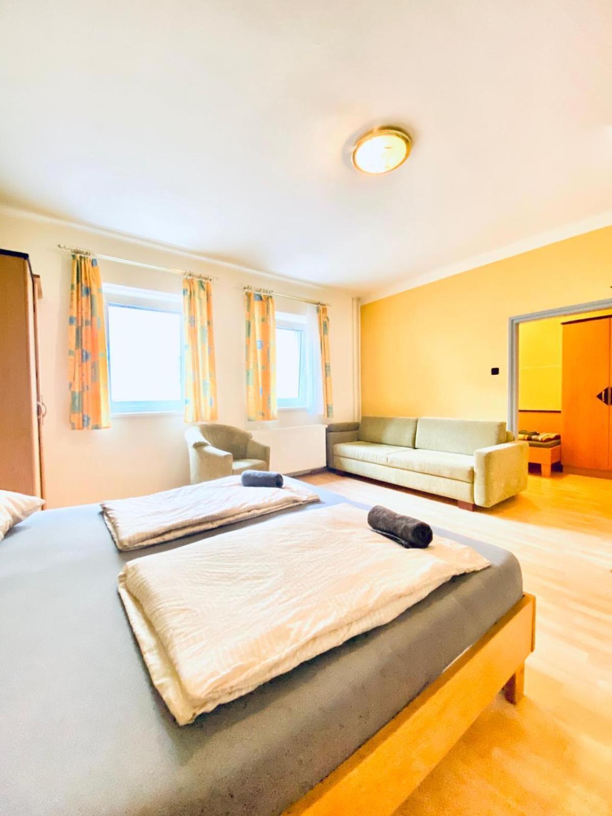 Affordable Central Rooms, 10-Min To Lugner City Bécs Kültér fotó