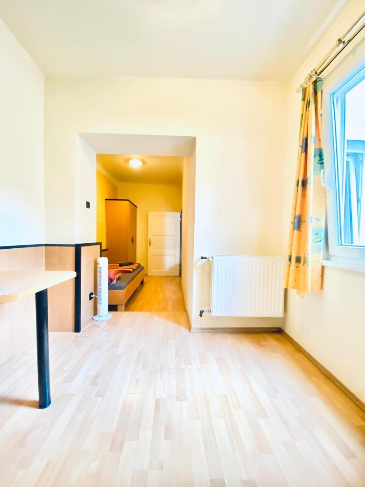 Affordable Central Rooms, 10-Min To Lugner City Bécs Kültér fotó