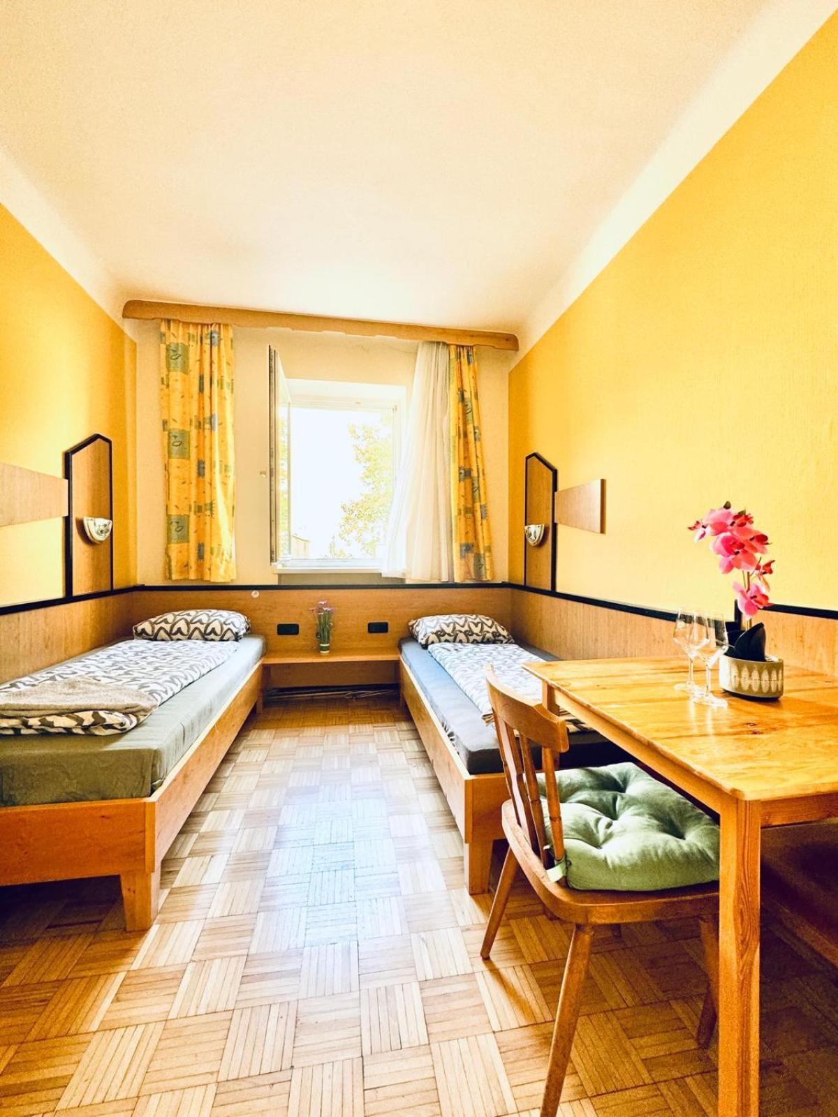 Affordable Central Rooms, 10-Min To Lugner City Bécs Kültér fotó