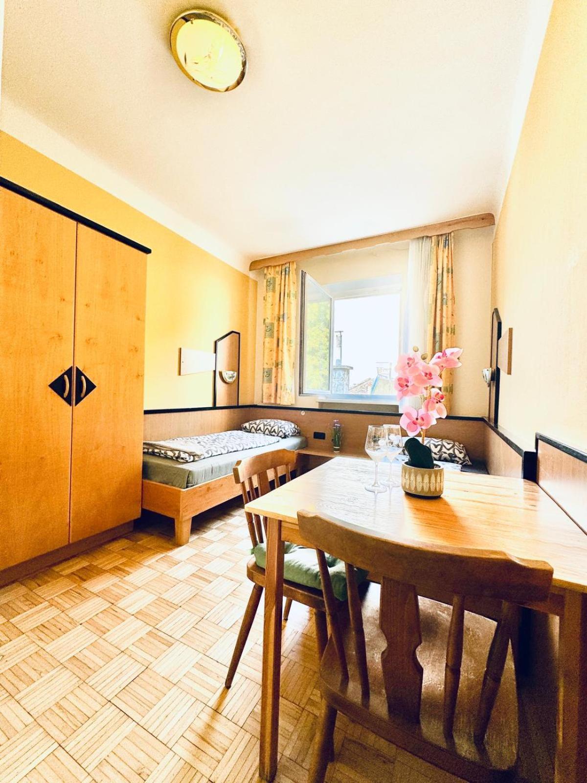 Affordable Central Rooms, 10-Min To Lugner City Bécs Kültér fotó